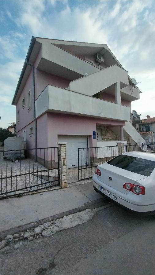 Jan 1 Apartment Pula Luaran gambar