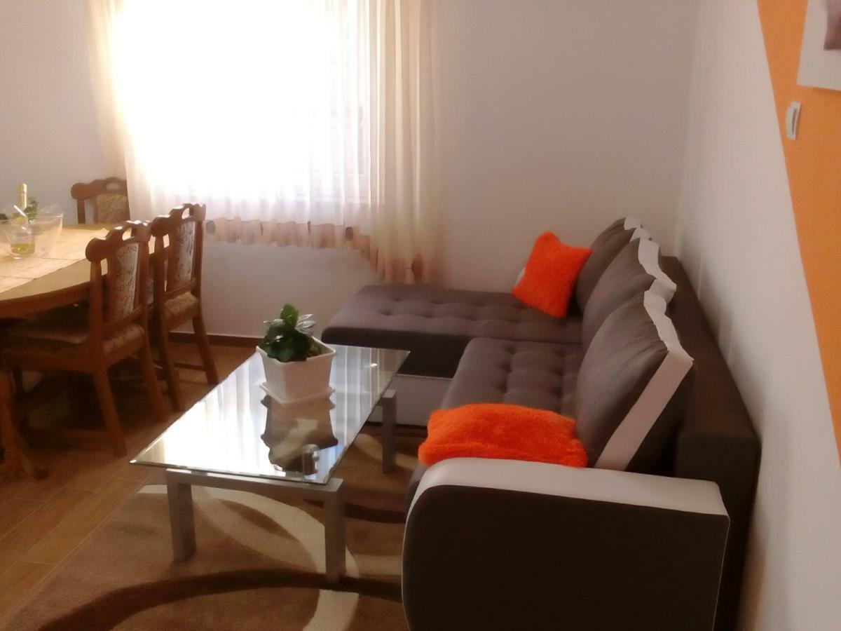 Jan 1 Apartment Pula Luaran gambar